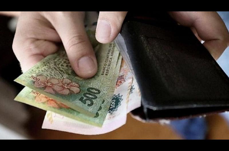 Oficializaron la convocatoria al Consejo del Salario Miacutenimo- cuaacutendo definen aumento de sueldos y prestaciones