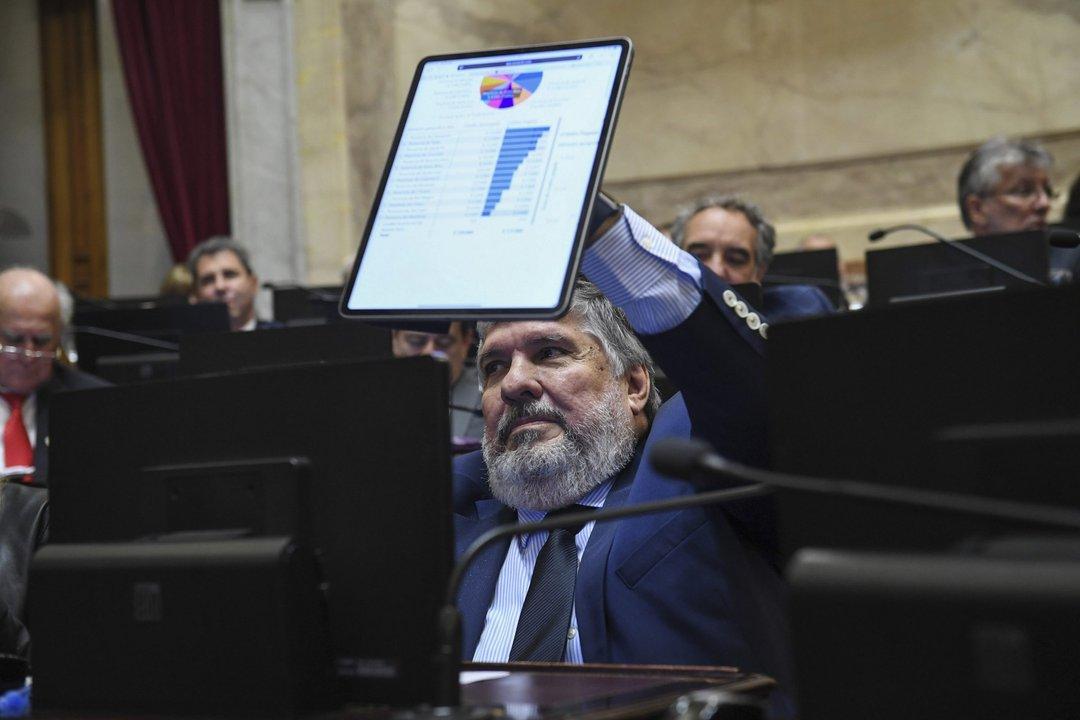 Senado- sospechosa firma en disidencia del kirchnerismo al dictamen del proyecto que modifica los DNU