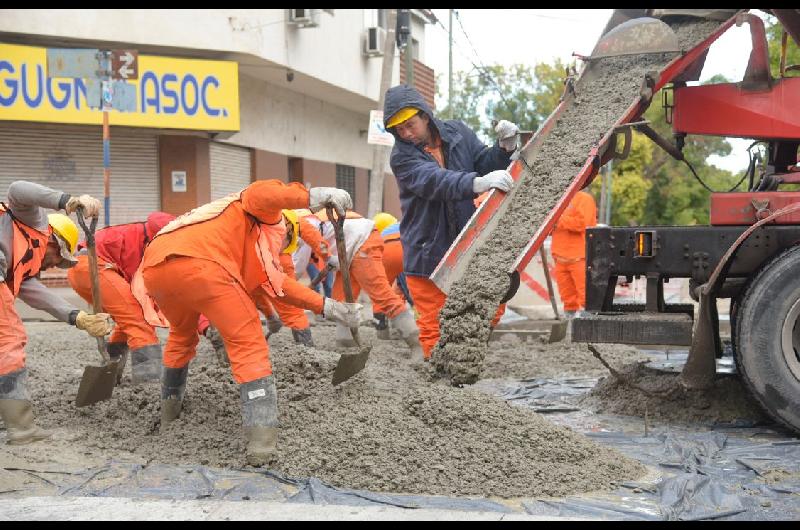 Resucitoacute la obra puacuteblica en el Gobierno de Milei autorizoacute 10 y concesionoacute 1800 km de rutas y autopistas 