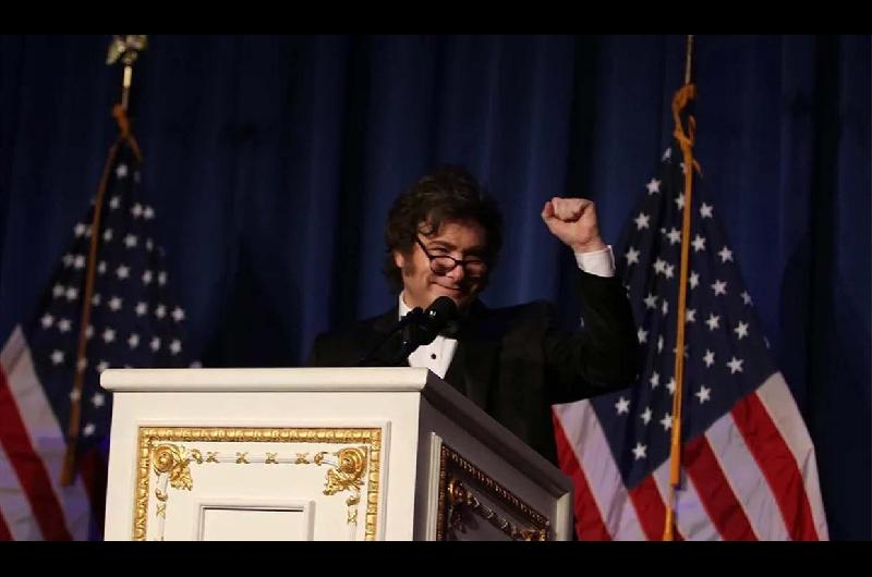 Milei inicia su viaje nuacutemero 14 a Estados Unidos y suma una escala en Bolivia