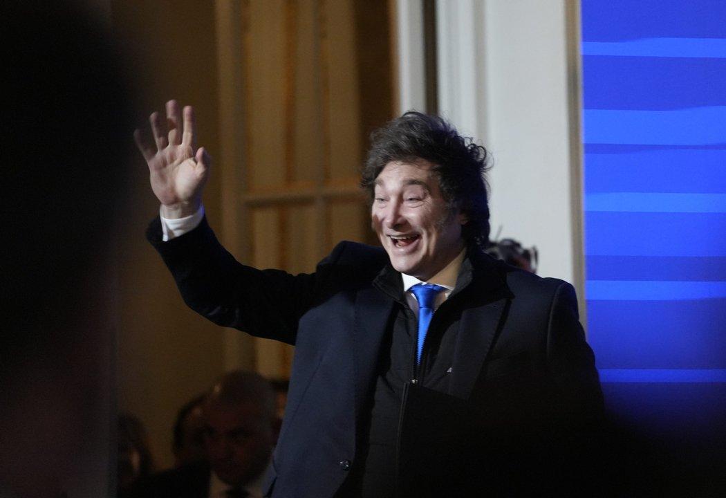 Mientras vuelve a sonar la dolarizacioacuten Milei viaja a Estados Unidos y se reuniraacute con inversores