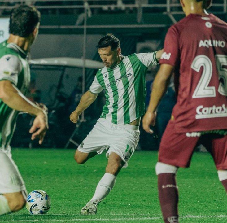 El referente de Banfield Sergio Vittor explicoacute la ausencia del plantel a un entrenamiento de la semana pasada