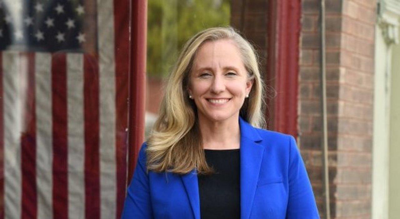 Abigail Spanberger la primera mujer en llegar a la gobernacioacuten de Virginia