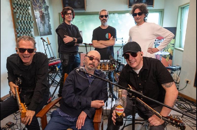 El Indio Solari volvioacute al estudio junto a Los Fundamentalistas del Aire Acondicionado 