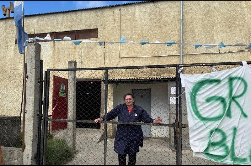 Cierre y despidos en otra textil de maacutes de 30 antildeos con licencias de River Boca Racing e Independiente