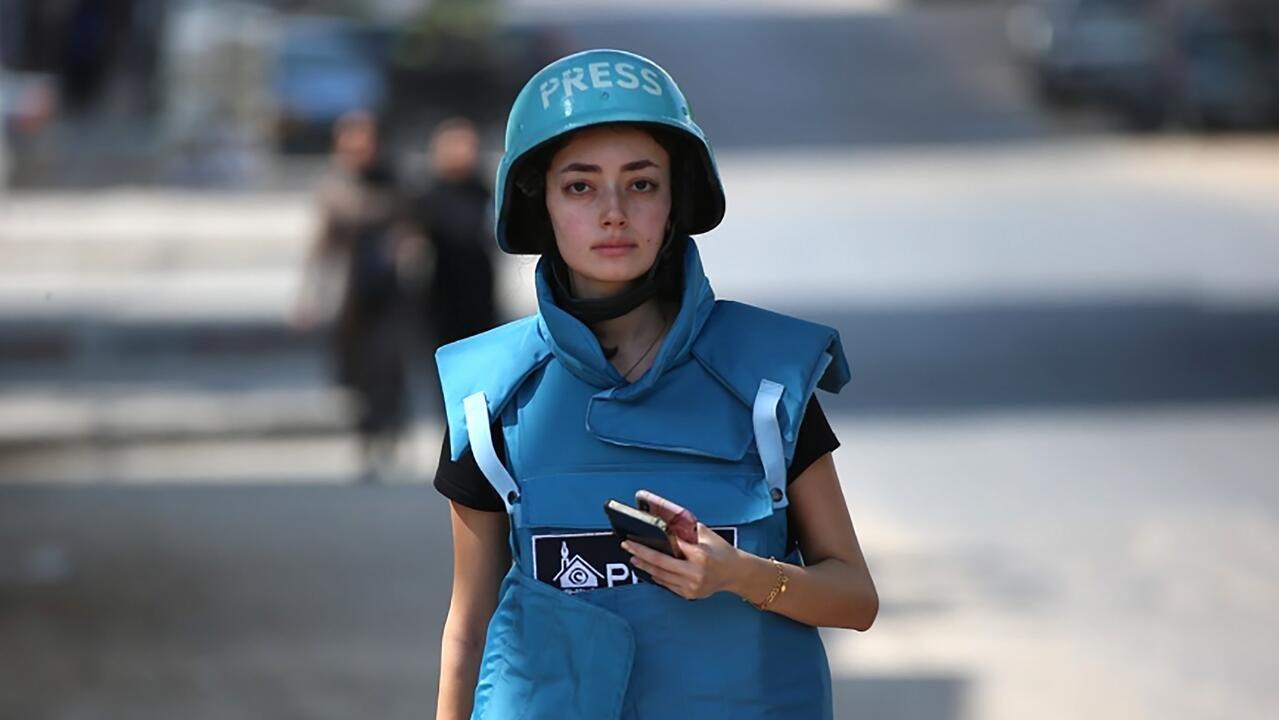 Coacutemo sobreviven los nintildeos en Gaza entre permanentes bombardeos seguacuten una periodista palestina