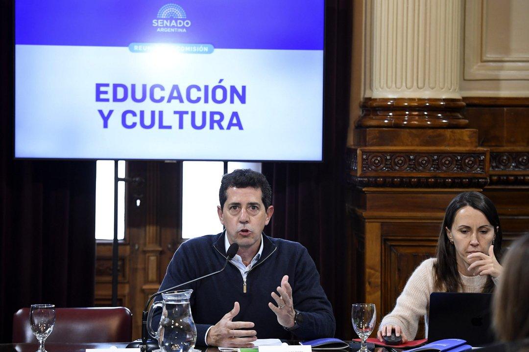 Wado De Pedro- ldquoBorran a Neacutestor Kirchner de la escena poliacutetica