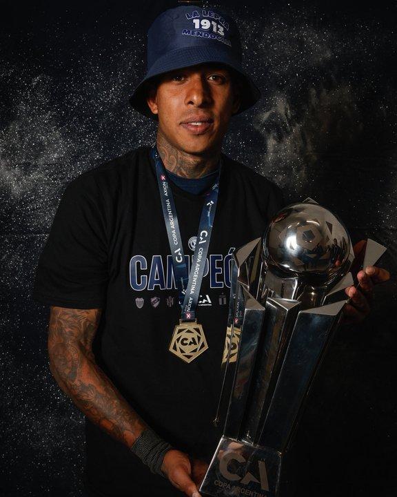 Del repudio al silencio- el doble estaacutendar con Sebastiaacuten Villa