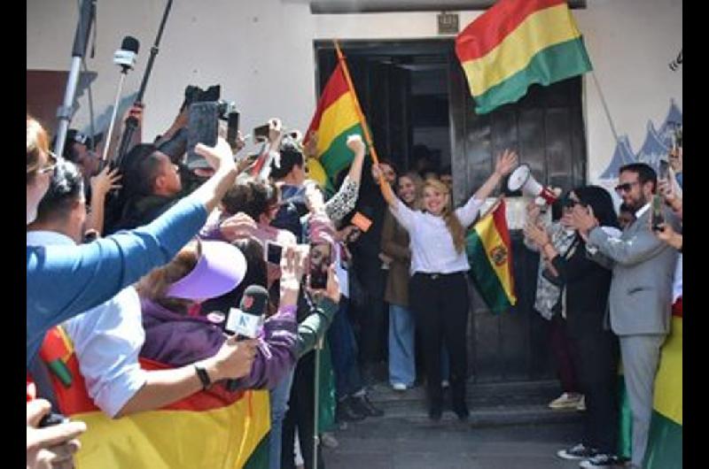 Jeanine Aacutentildeez salioacute de prisioacuten tras anulacioacuten de la sentencia 