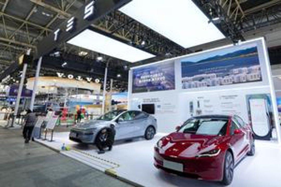 Los accionistas de Tesla aprobaron un paquete salarial de un billoacuten de doacutelares para Elon Musk