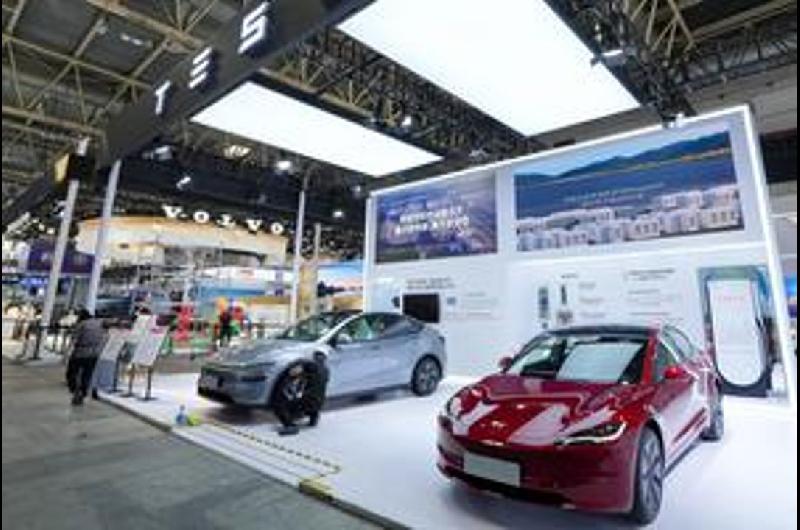 Los accionistas de Tesla aprobaron un paquete salarial de un billoacuten de doacutelares para Elon Musk