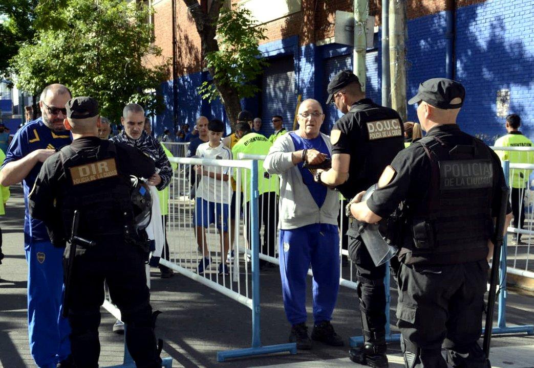 Superclaacutesico- maacutes de 1000 policiacuteas en La Bombonera para el partido entre Boca y River