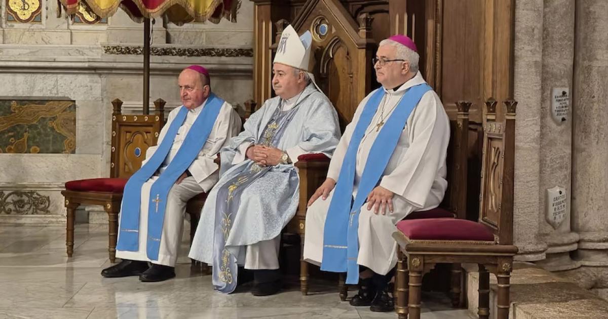 Obispo Fernaacutendez presidioacute misa de la Conferencia Episcopal Argentina