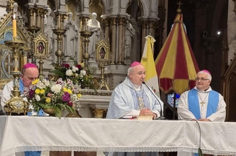 Obispo Fernaacutendez presidioacute misa de la Conferencia Episcopal Argentina
