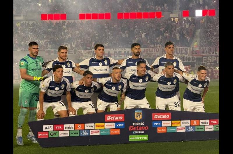 Crisis total en Gimnasia- el plantel profesional no entrenoacute a dos diacuteas del duelo con Veacutelez