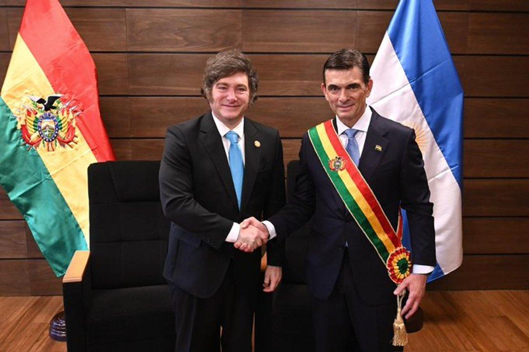 Milei saludoacute al presidente electo de Bolivia Rodrigo Paz Pereira tras la ceremonia de asuncioacuten