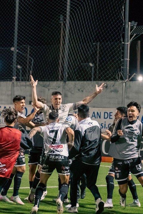 Estudiantes vencioacute a Estudiantes de Riacuteo Cuarto y viaja a Coacuterdoba con ventaja en la semifinal del Reducido