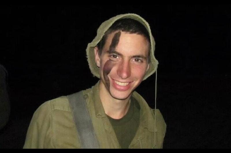 Hamaacutes entrega a Israel el cadaacutever de Hadar Goldin un soldado muerto en Gaza en 2014