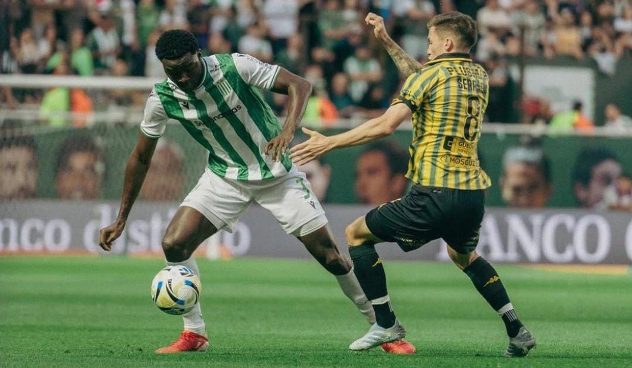 Aldosivi vencioacute a Banfield sobre el final y tomoacute aire en la lucha por el descenso