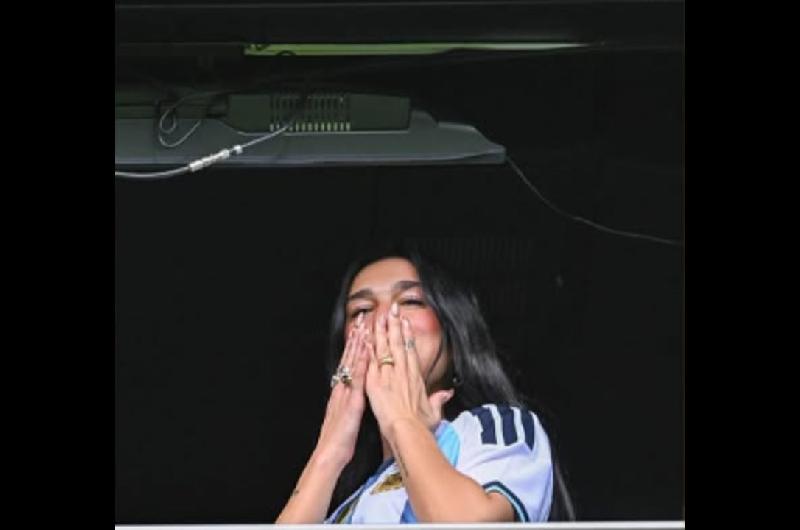 Dua Lipa volvioacute a cenar en El Preferido de Palermo tras ver el Superclaacutesico- iquestcuaacutento cuesta