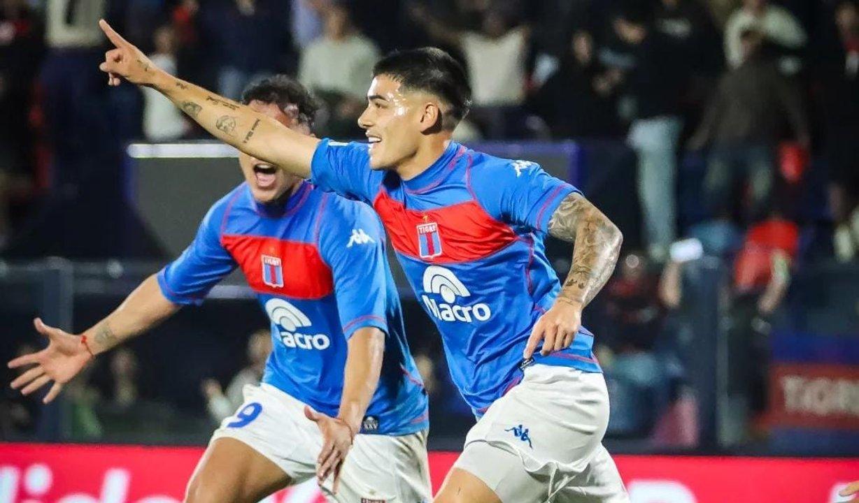 Tigre superoacute a Estudiantes y se metioacute en zona de clasificacioacuten