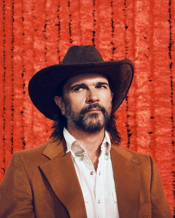 Juanes compartioacute imaacutegenes exclusivas del rodaje de ldquoUn beso de novelardquo