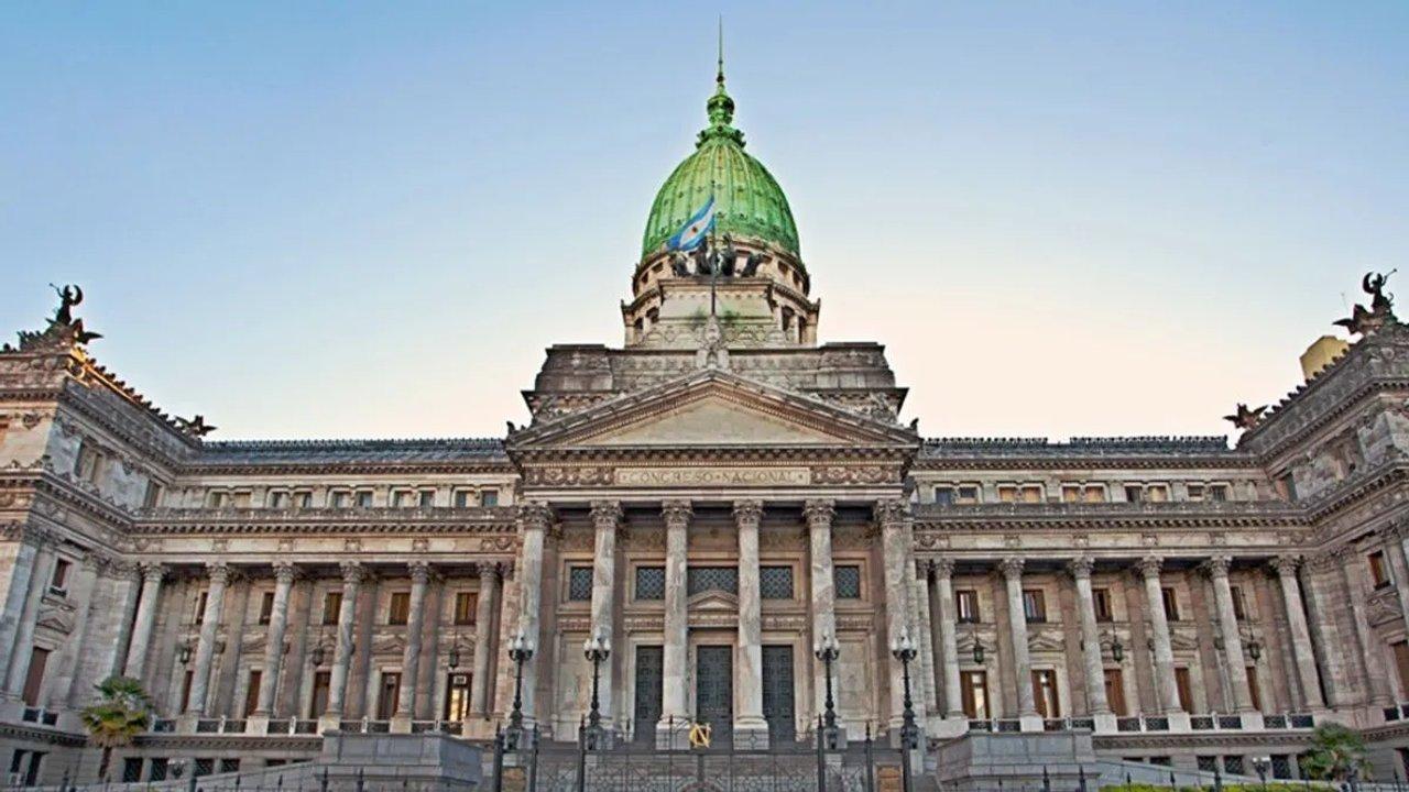 Asueto en el Congreso por el Diacutea del empleado legislativo- queacute se reanuda mantildeana en Diputados y Senado