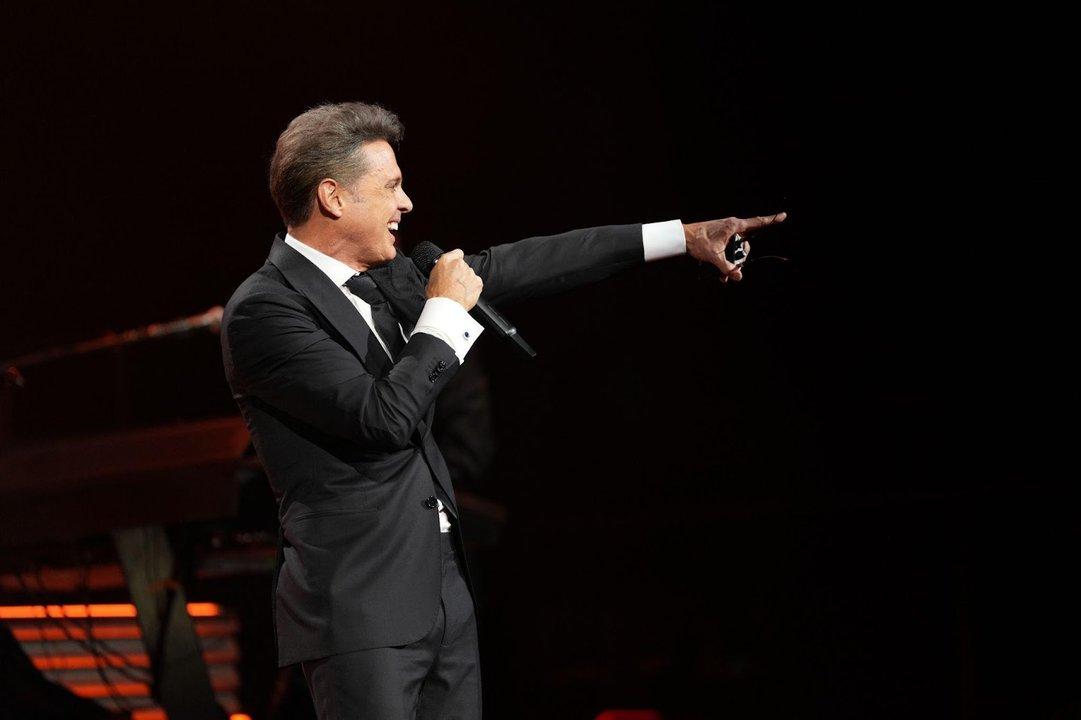Por queacute Luis Miguel es uno de los cantantes de habla hispana maacutes importantes del mundo