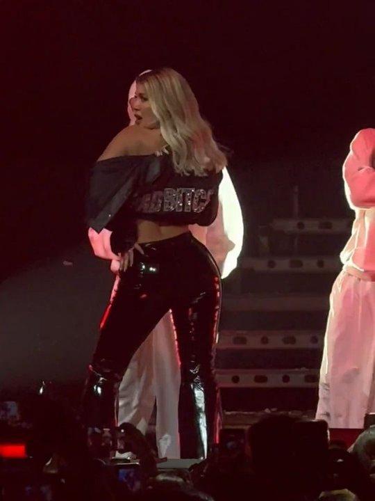 Wanda Nara respondioacute a las criacuteticas por la presencia de sus hijas en un show- ldquoNadie me va a ensentildearrdquo