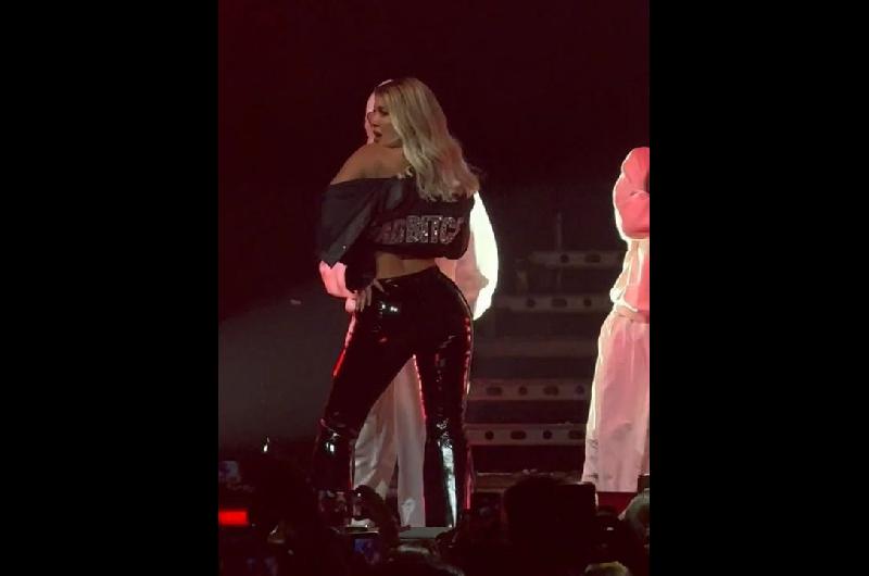 Wanda Nara respondioacute a las criacuteticas por la presencia de sus hijas en un show- ldquoNadie me va a ensentildearrdquo