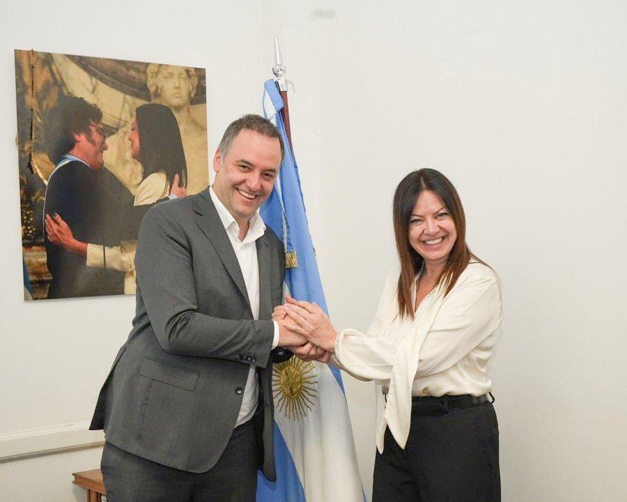 Manuel Adorni se reuacutene mano a mano con ministros y encabezaraacute reuniones de Gabinete