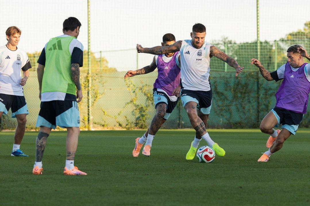 Entrenamiento abierto de la Seleccioacuten Argentina antes del viaje a Angola