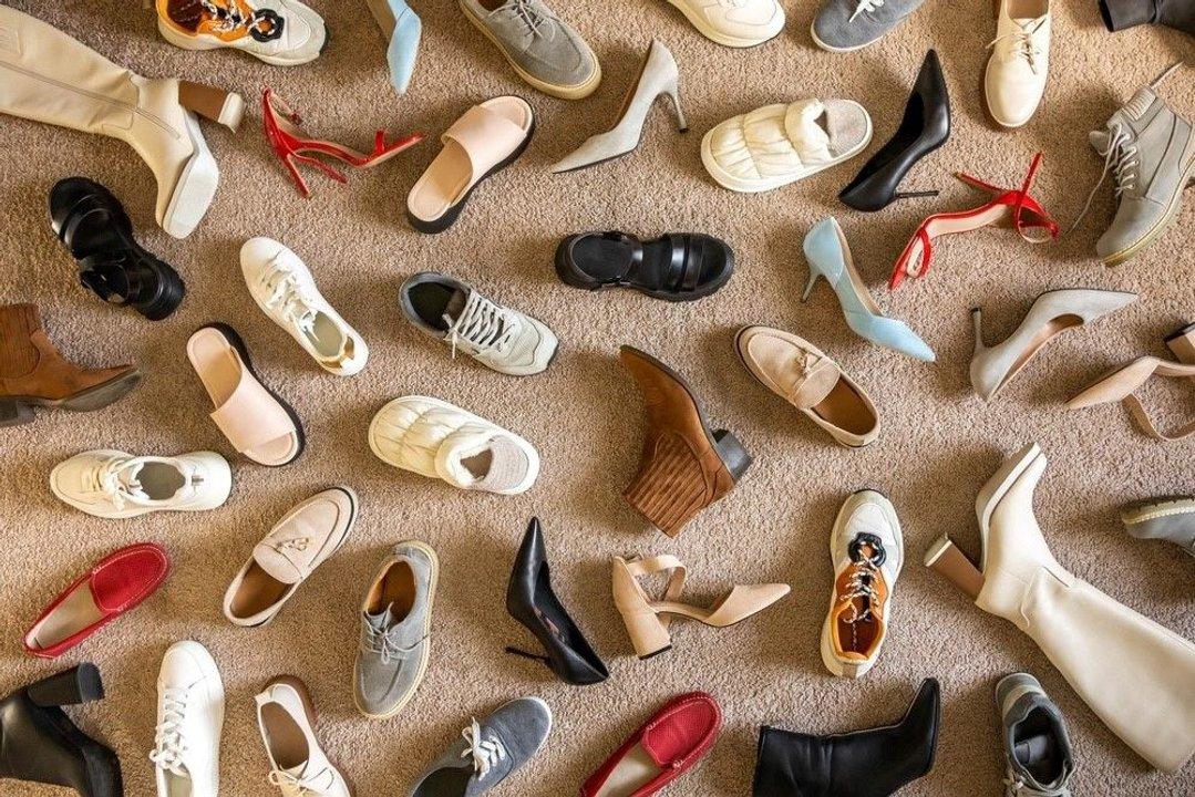 Los zapatos que seraacuten furor en el verano 2026- Cuaacuteles son