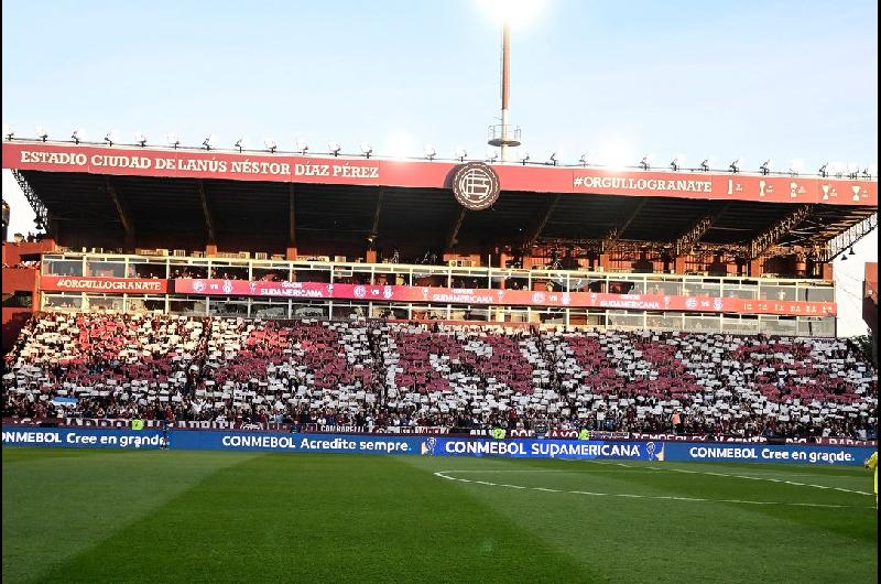 Lanuacutes desatoacute una locura total- micros y vuelos agotados para viajar a la final en Asuncioacuten