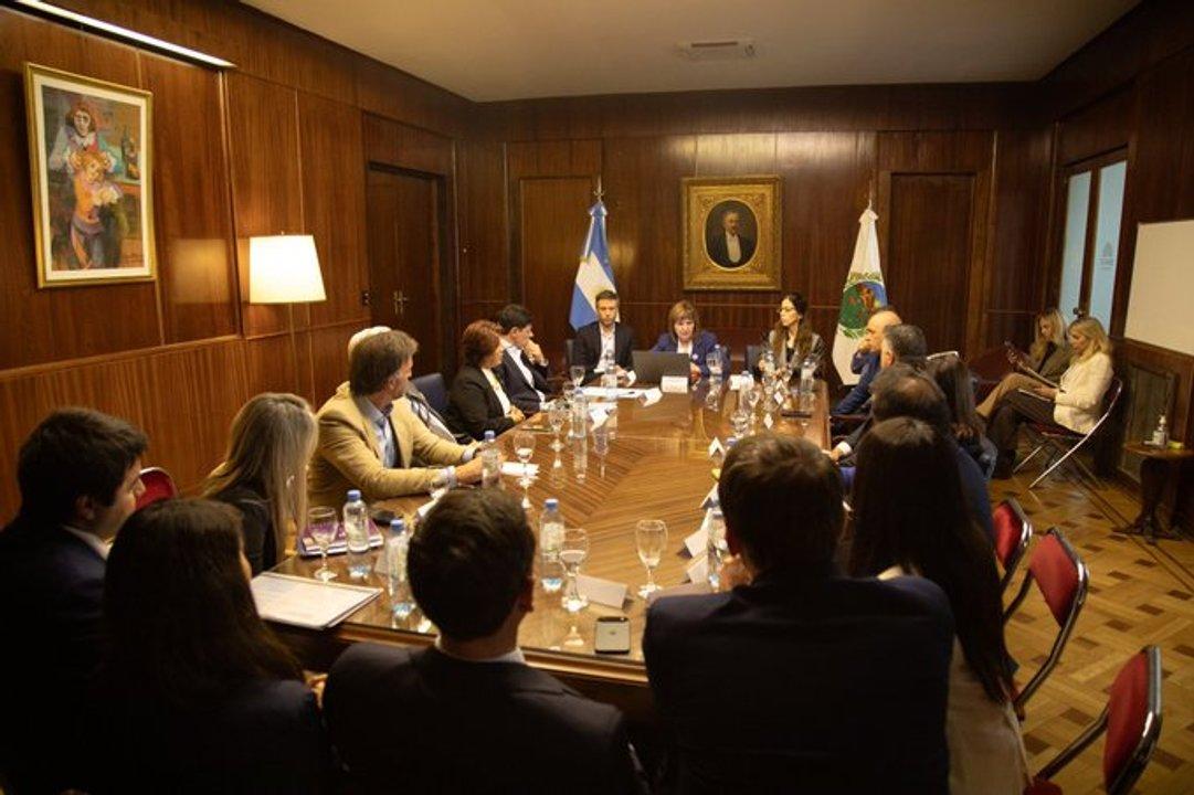 Bullrich se reuacutene con Villarruel- encuentro clave este viernes a las 12