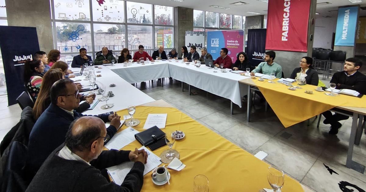 El Gobierno retoma la paritaria estatal con un bono asegurado