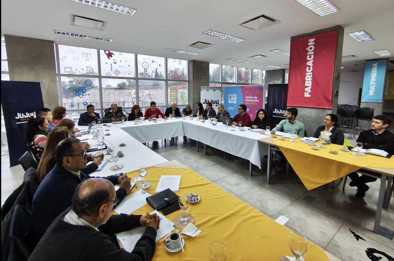 El Gobierno retoma la paritaria estatal con un bono asegurado