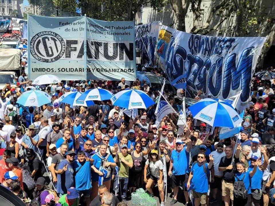 Los no docentes universitarios pararaacuten el mieacutercoles 19 en todo el paiacutes 