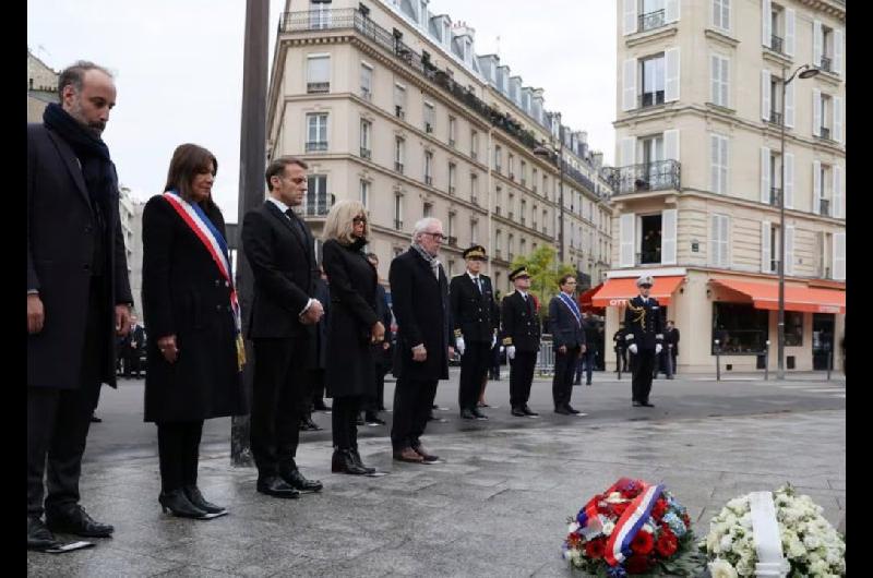 Pariacutes conmemoroacute los atentados del 13 de noviembre de 2015 