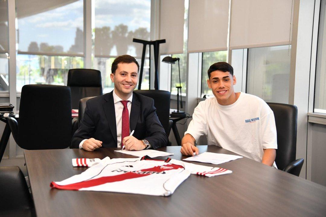 Santiago Lencina renovoacute su contrato con River Plate hasta 2028 y fue blindado con una claacuteusula multimillonaria