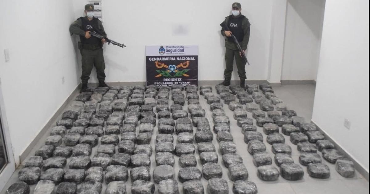Aguas Blancas- incautan 187 kilos de marihuana y 672 de hojas de coca