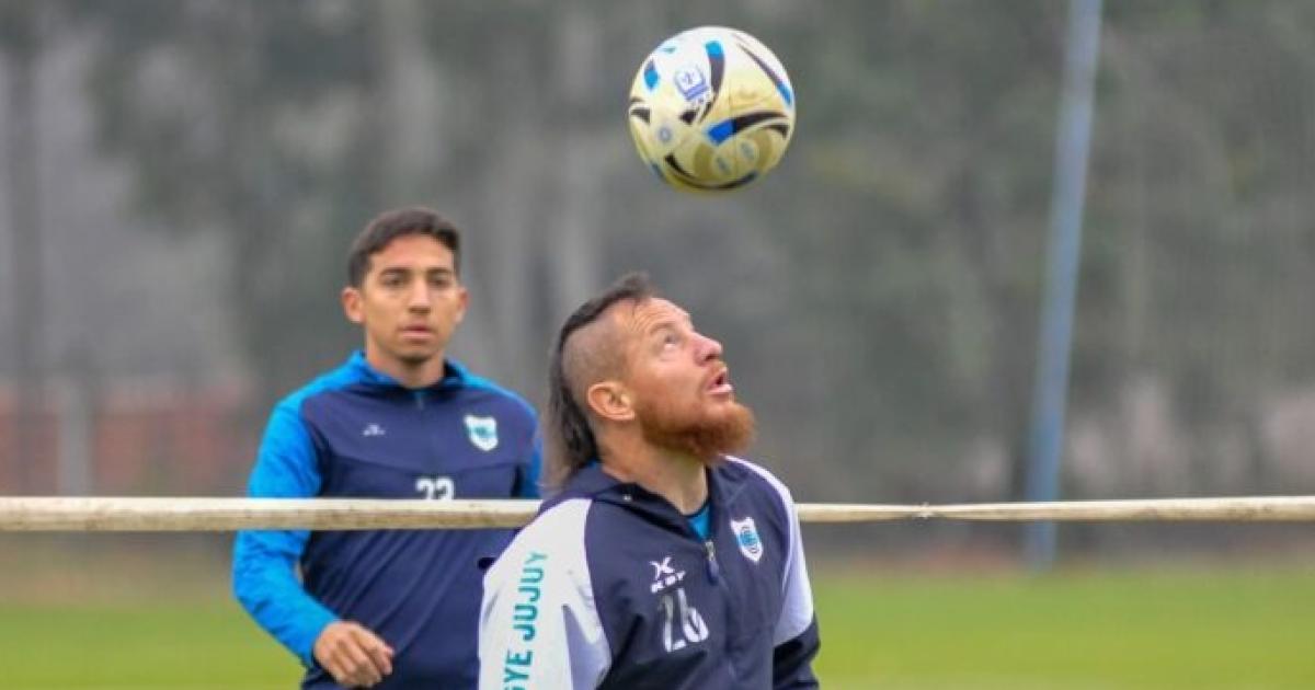 Gimnasia volvioacute a los entrenamientos mientras se define su futuro deportivo