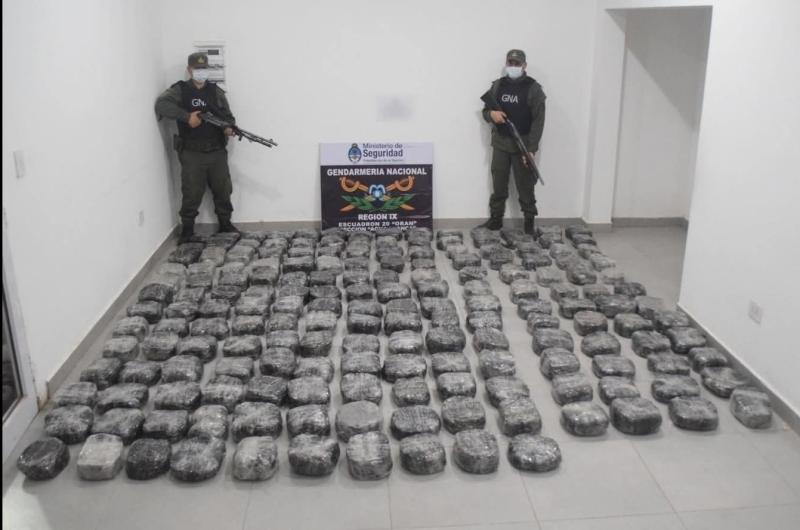Aguas Blancas- incautan 187 kilos de marihuana y 672 de hojas de coca