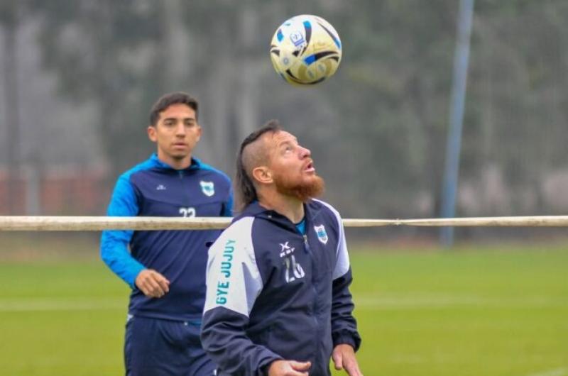 Gimnasia volvioacute a los entrenamientos mientras se define su futuro deportivo