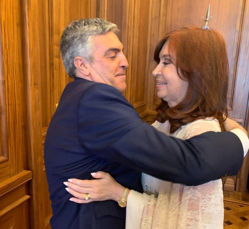 Abogado de Cristina Kirchner amenaza a Milei y su hermana- ldquoVoy por vosrdquo