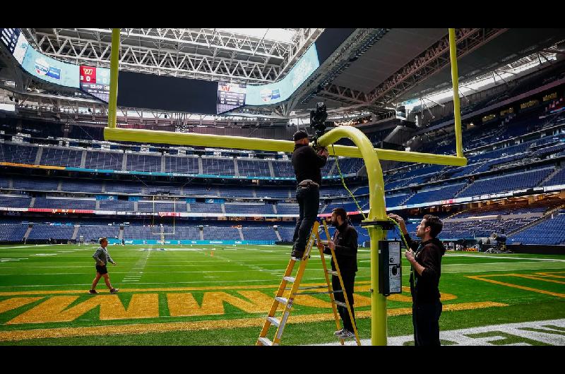Con presencia argentina un miacutetico estadio de fuacutetbol albergaraacute por primera vez a un inesperado deporte