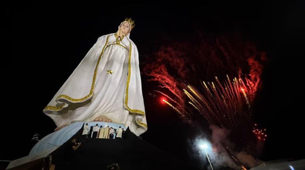 Brasil inaugura una estatua de la Virgen Mariacutea que supera al Cristo Redentor