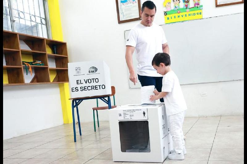 Finalizoacute el referendo en Ecuador y comenzoacute el conteo de votos