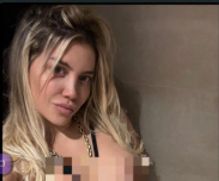 ldquoiquestQuereacutes verlardquo- Wanda Nara subioacute una foto muy subida de tono