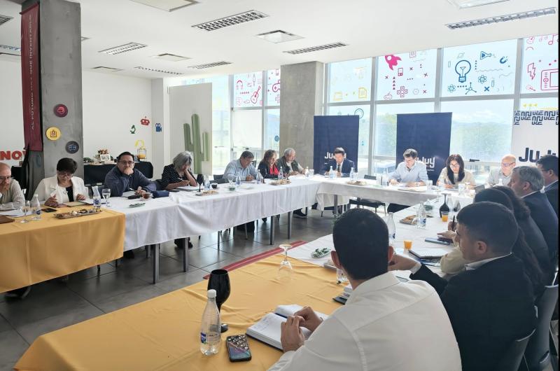 Paritarias- el Gobierno otorgaraacute bono de fin de antildeo de 300000 